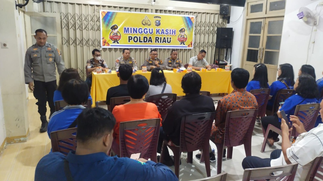 Polda Riau Gelar Program Minggu Kasih di Gereja Santa Maria