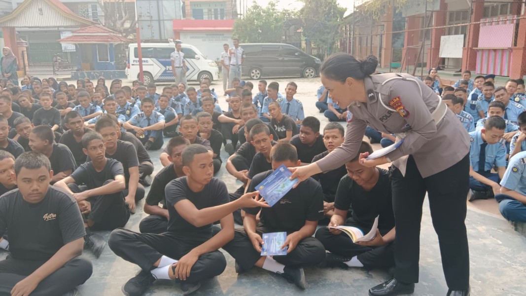 Police Goes to School: Ditlantas Polda Riau Tanamkan Disiplin Lalu Lintas Sejak Dini