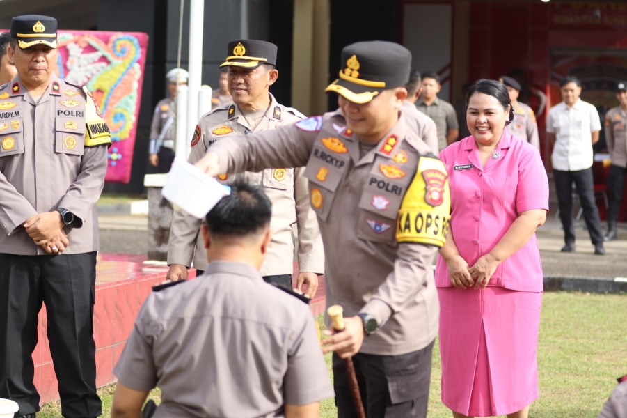 Kapolres Kuansing Pimpin Upacara Kenaikan Pangkat 58 Personel Periode 1 Januari 2026