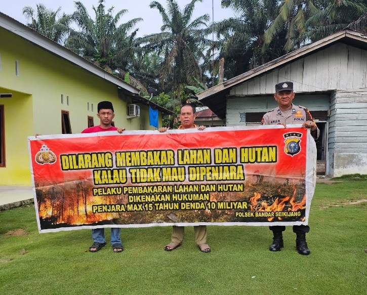 Patroli Karhutla! Kapolsek Bandar Sei Kijang Imbau Masyarakat Untuk Tidak Membuka Lahan Dengan Cara Membakar
