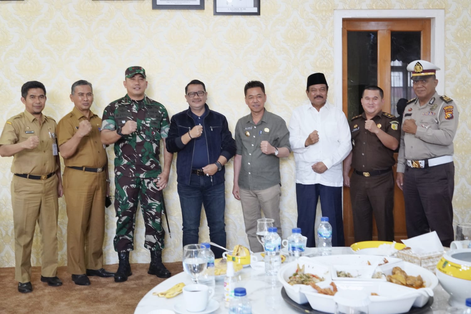 Bupati Rohil Terima Kunjungan H. Amsori Thohir Menantu Wakil Presiden RI