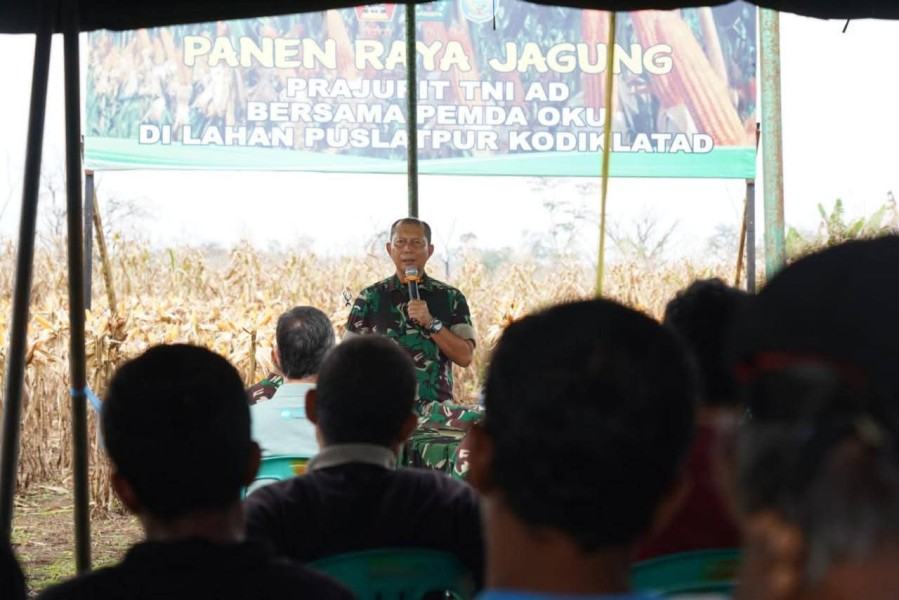 Inovasi Mikroba Danpuslatpur Kodiklatad, Brigjen Dany Rakca sukseskan Panen Raya Jagung Bikin Petani Tercengang!