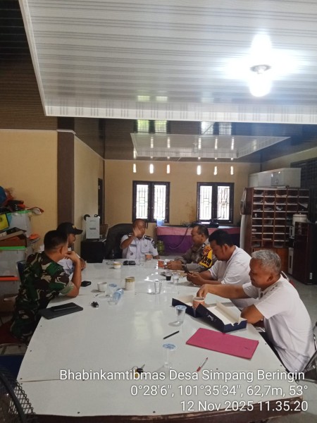 Bhabinkamtibmas Polsek Bandar Seikijang Laksanakan Sambang dan Sosialisasi Karhutla di Desa Simpang Beringin