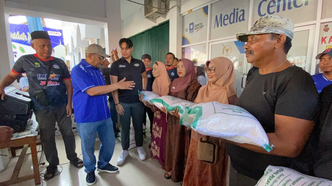 Ketua DPW PAN Sumbar Haji Arisal Aziz Berbagi Bantu Rakyat, 270 Ton Beras di Bagikan Kepada DPD PAN Se Sumatera Barat, Fakir Miskin dan Dhuafa