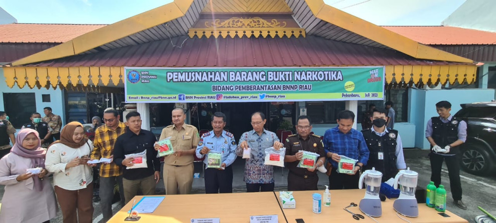 Kepala Lapas Narkotika Rumbai Ikuti Pemusnahan Barang Bukti Narkotika Di BNNP Riau