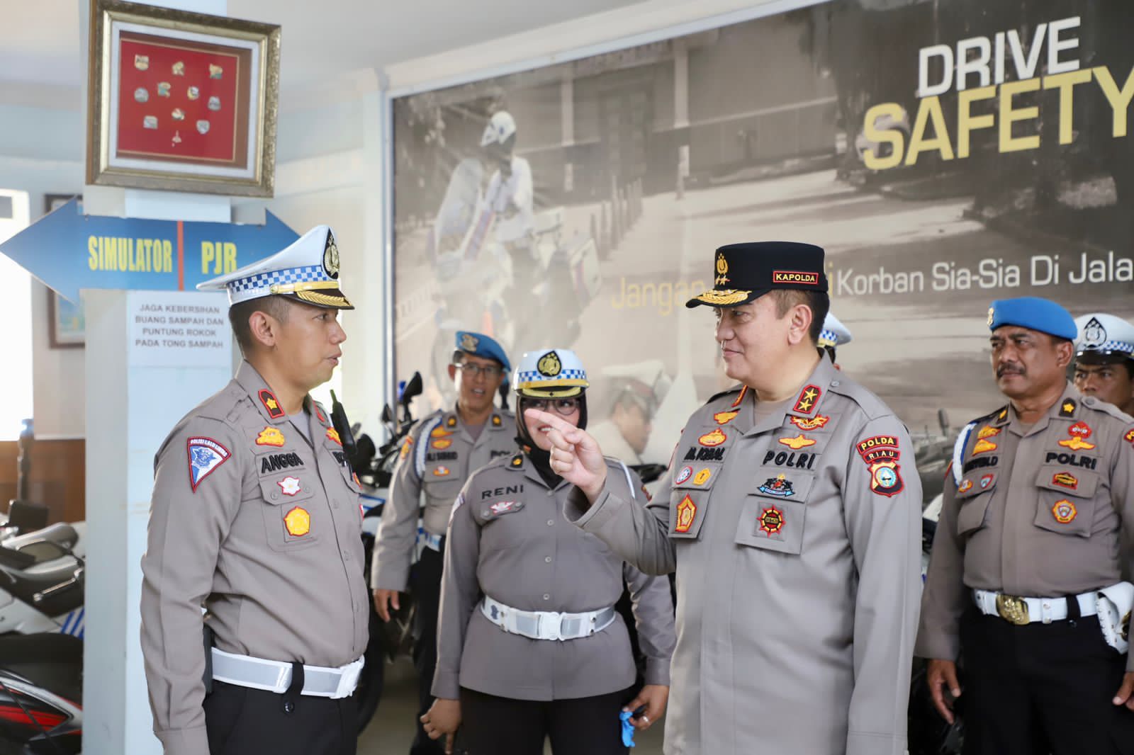 Sidak Satpas SIM Polresta Pekanbaru, Kapolda Roau Irjen Iqbal : Jangan Ada Yang Menyulitkan Masyarakat