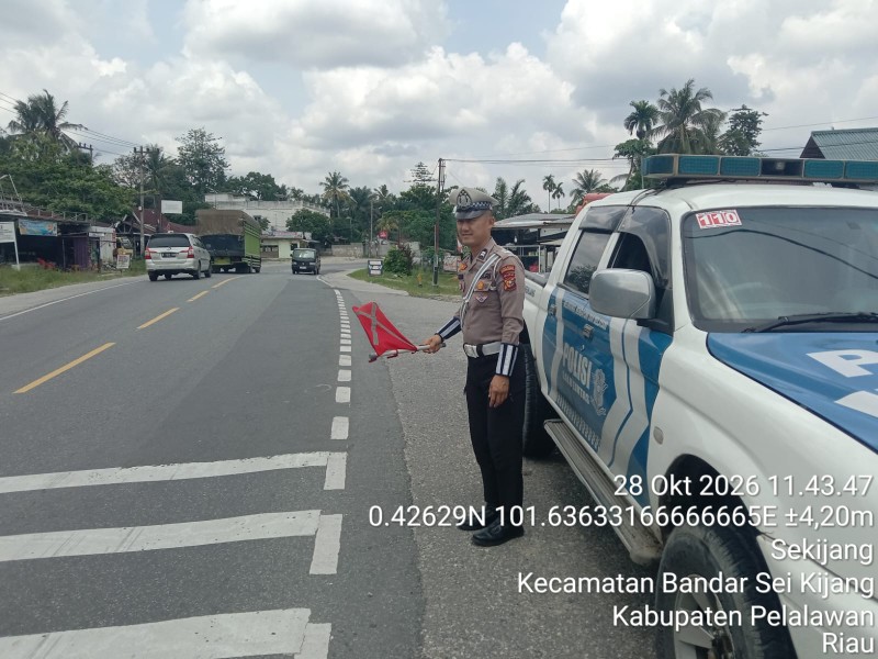 POLSEK BANDAR SEI KIJANG KEMBALI LAKSANAKAN PATROLI PREVENTIF DAN PENGATURAN ARUS LALU LINTAS DI JALINTIM KM 38