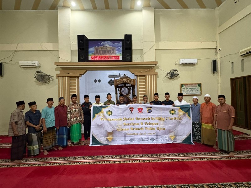 Tarawih Keliling Brimob Riau, Pererat Silaturahmi dan Hadirkan Rasa Aman di Tengah Masyarakat