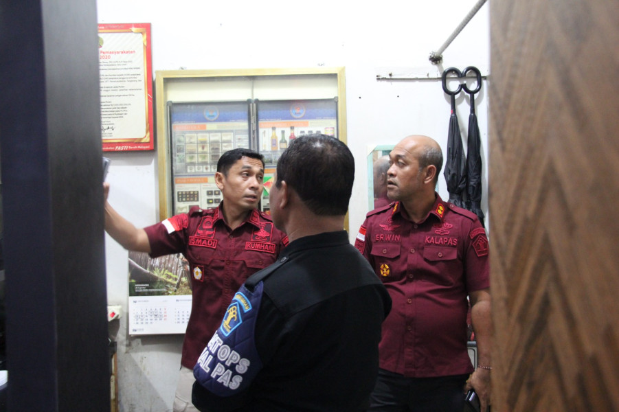 Pastikan Pelayanan Prima, Kalapas Pekanbaru Kontrol Langsung Inventaris Area P2U dan Ruang Kunjungan