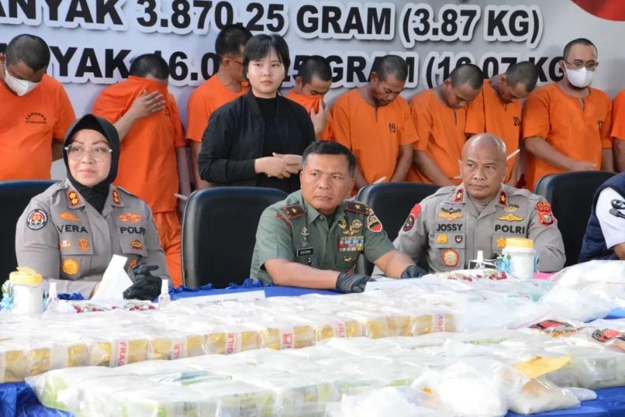 Danrem 031/WB Bersama Wakapolda Riau Musnahkan Barang Bukti Narkoba Jaringan Internasional