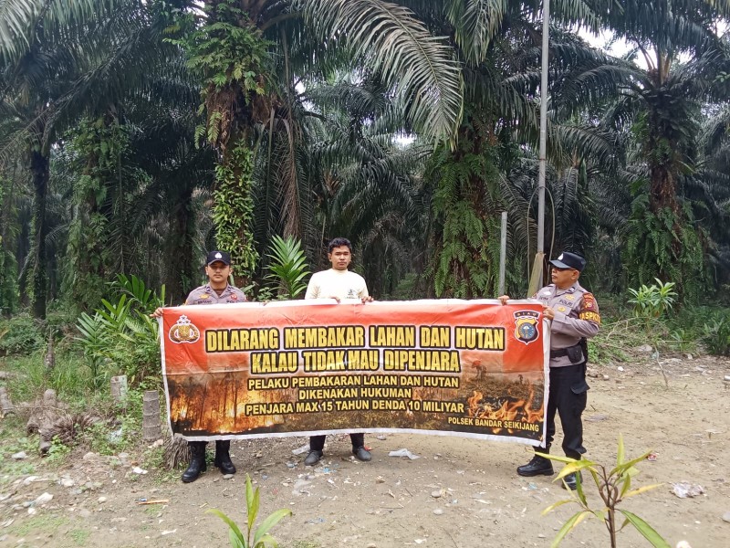 Patroli Karhutla! Kapolsek Bandar Sei Kijang Kembali Himbau Masyarakat Bijak Buka Hutan dan Lahan Tanpa Membakar