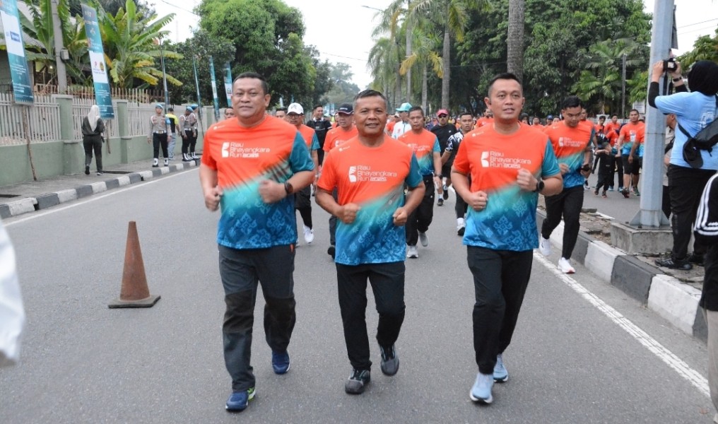 Danrem 031/Wira Bima Hadiri Gelaran Riau Bhayangkara RUN 2025 Bersama Kapolri