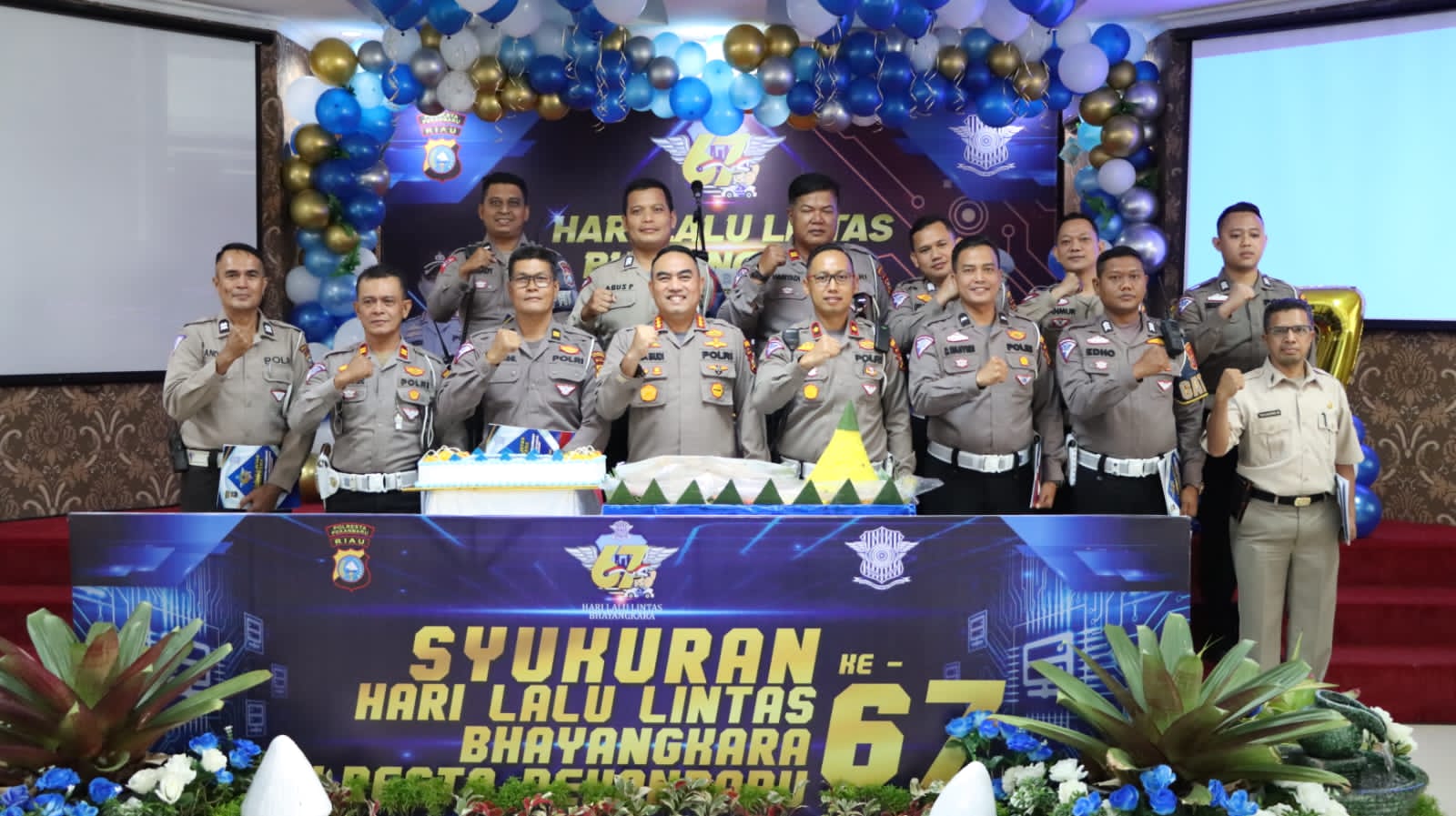 Kapolresta Pekanbaru Berikan Reward Personil, Saat Syukuran Hari Lalu Lintas Bhayangkara Ke-67