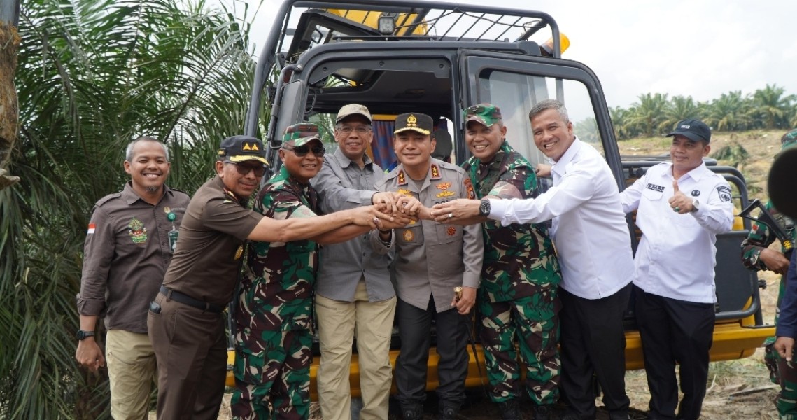 Dukung Pemulihan Kawasan Hutan TNTN,  Kelompok Tani Jaya Serahkan 311Hektare Lahan Sawit Pada Satgas PKH