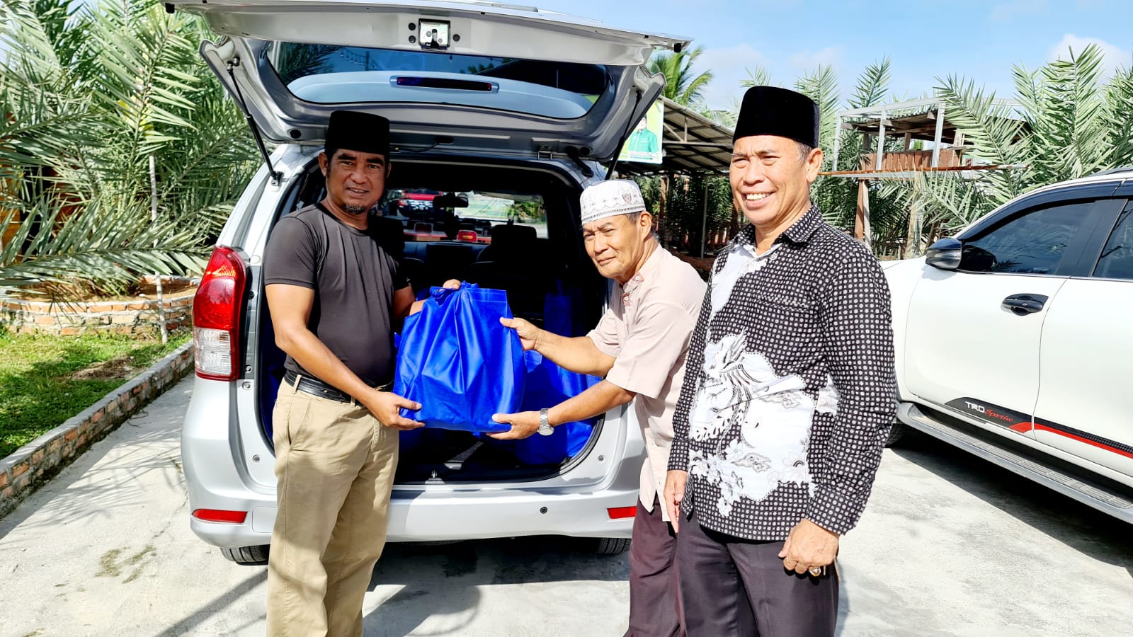 T Rusli Ahmad Ketua PW NU Riau Lakukan Ini Kepada Kyai Kyai Untuk Menyambut Idul Fitri