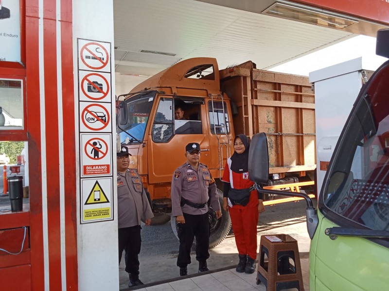 Polsek Bandar Sei Kijang Laksanakan KRYD, Patroli Pagi di SPBU