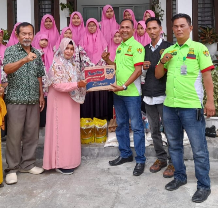 Pimpinan Redaksi Media Online FaktaWicara.com Berbagi Berkah dan kunjungi Anak Yatim - Piatu di Panti Asuhan