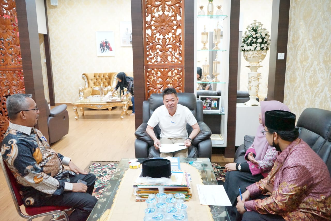 Perdana Didata, Bupati Rohil Antusias Jawab Pertanyaan Petugas Regsosek