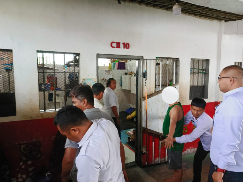 Tingkatkan Keamanan dan Ketertiban, Lapas Narkotika Rumbai Gelar Razia Insidentil