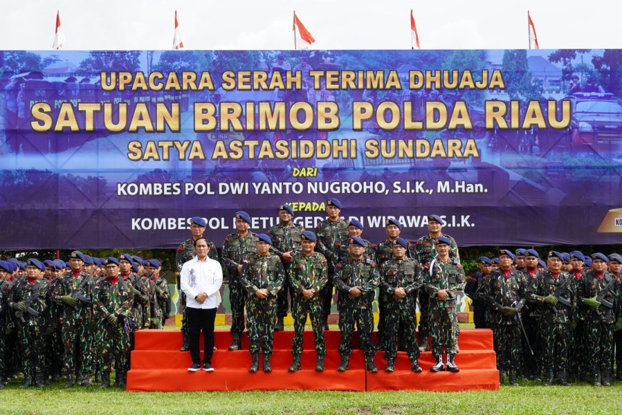 Farawell and Welcome Parade Komandan Satuan Brimob Polda Riau