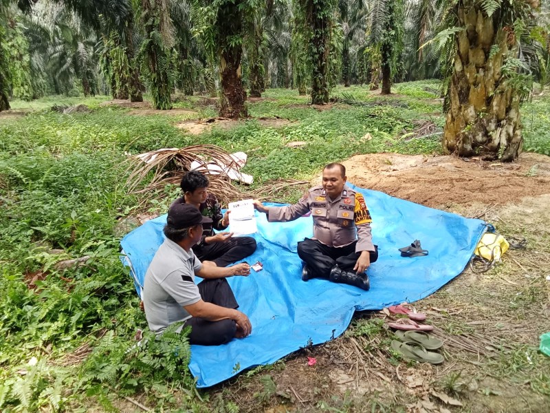 Polsek Bandar Seikijang Gencarkan Patroli Karhutla dan Sosialisasi Maklumat Kapolda Riau di Desa Simpang Beringin
