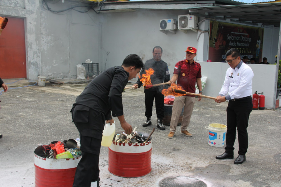 Wujudkan Zero Halinar, Lapas Pekanbaru Laksanakan Pemusnahan Barang Bukti Hasil Razia