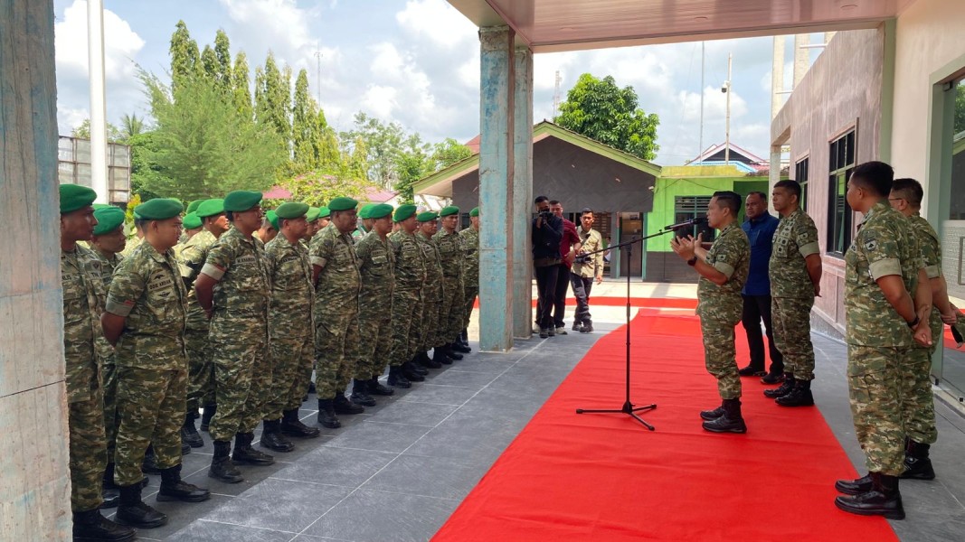 Pangdam XIX/Tuanku Tambusai Kunjungi Kodim 0302/Inhu, Perkuat Pembinaan Satuan dan Berikan Pengarahan kepada Prajurit