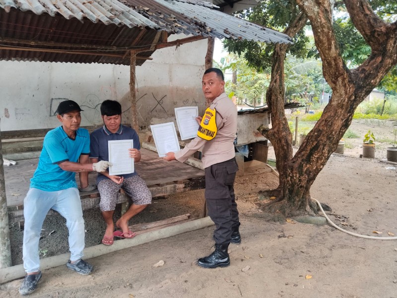 Bhabinkamtibmas Desa Muda Setia Gelar Cooling System, Sebarkan Maklumat Kapolda Riau Tentang Larangan Karhutla