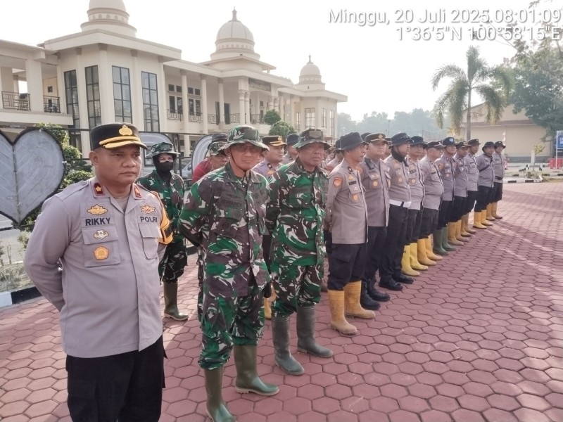 Dipimpin Kapolda Riau  Danramil 02 / TP Hadiri Apel Kesiapsiagaan Penanganan Karlahut Wilayah Rohil di Mapolres Rohil
