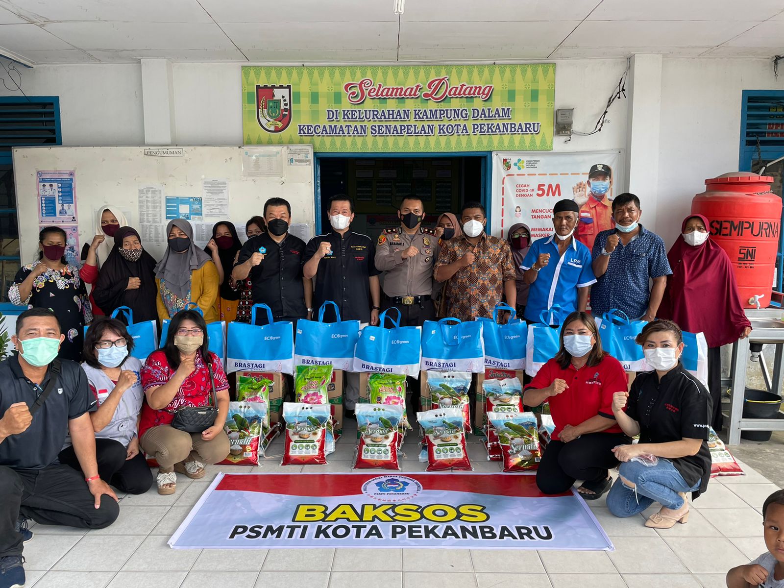 PSMTI Pekanbaru Serahkan Bantuan Korban Kebakaran Kampung Dalam