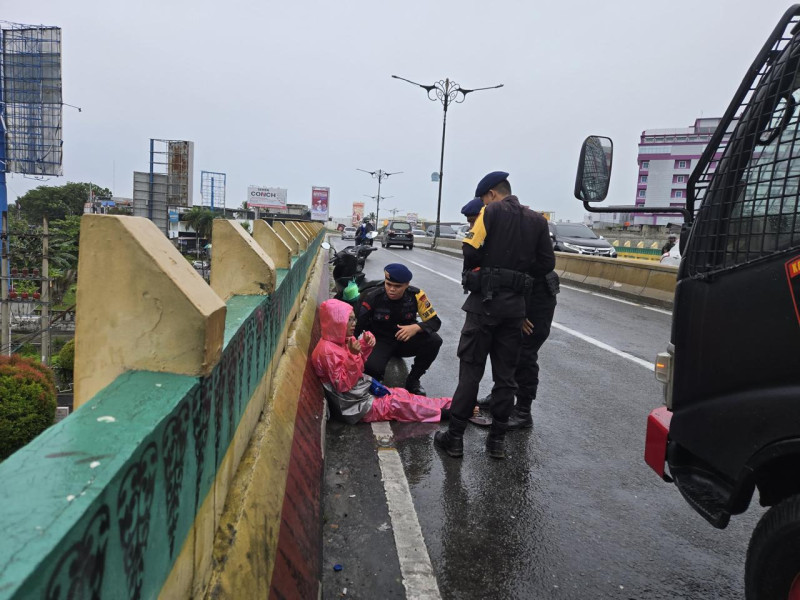 Tolong Pengendara Terlibat Laka Lantas, Subsatgas SAR Mendapat Apresiasi Dari Korban