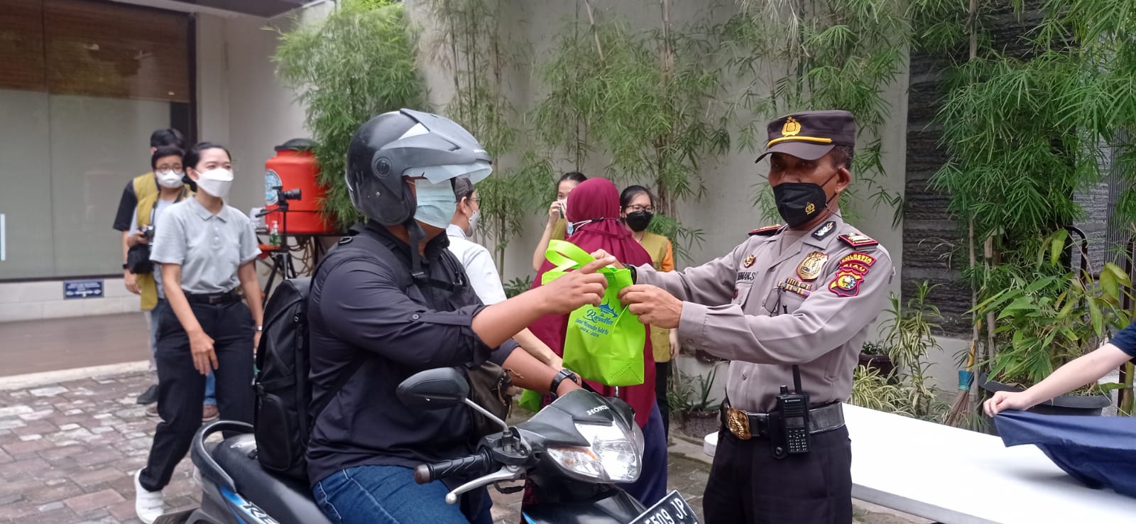 Polsek Sukajadi Berbagi Berkah Ramadhan Melalui Kebersamaan