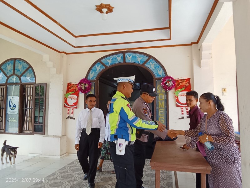 Ibadah Minggu Kasih di GPDI Alpha Omega Berjalan Aman, Polsek Bandar Sei Kijang Terus Jaga Kamtibmas