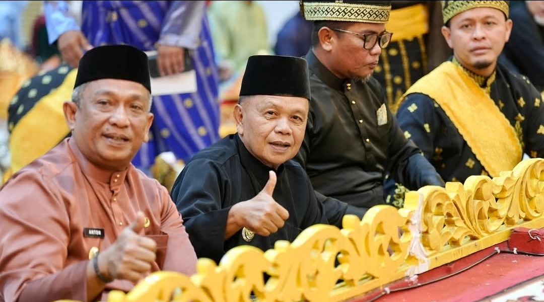 Bupati Asmar Hadiri Anugerah 