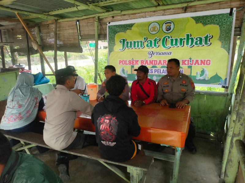 Kanit Samapta Polsek Bandar Sei Kijang Laksanakan Jum'at Curhat, Tingkatkan Kepercayaan Masyarakat