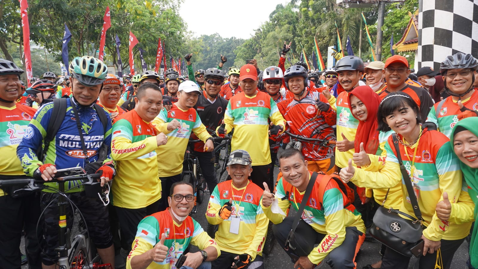 Sempena HUT LPM RI ke-22  Ribuan Pesepeda Meriahkan Fun Bike HUT Kota Pekanbaru ke-238