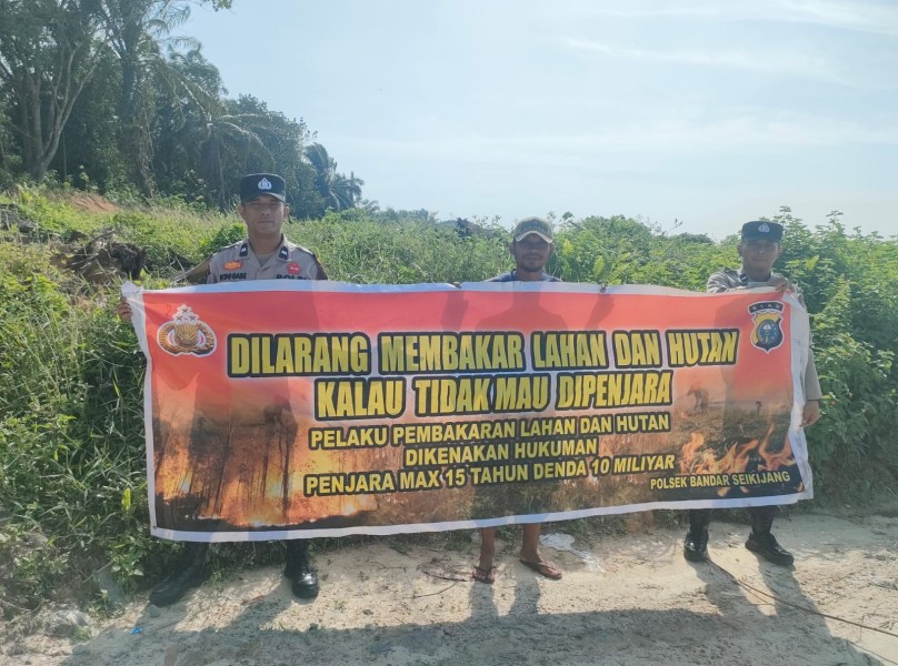 Polsek Bandar Sei Kijang Kembali Laksanakan Patroli Karhutla Memberikan Himbauan Kepada Masyarakat