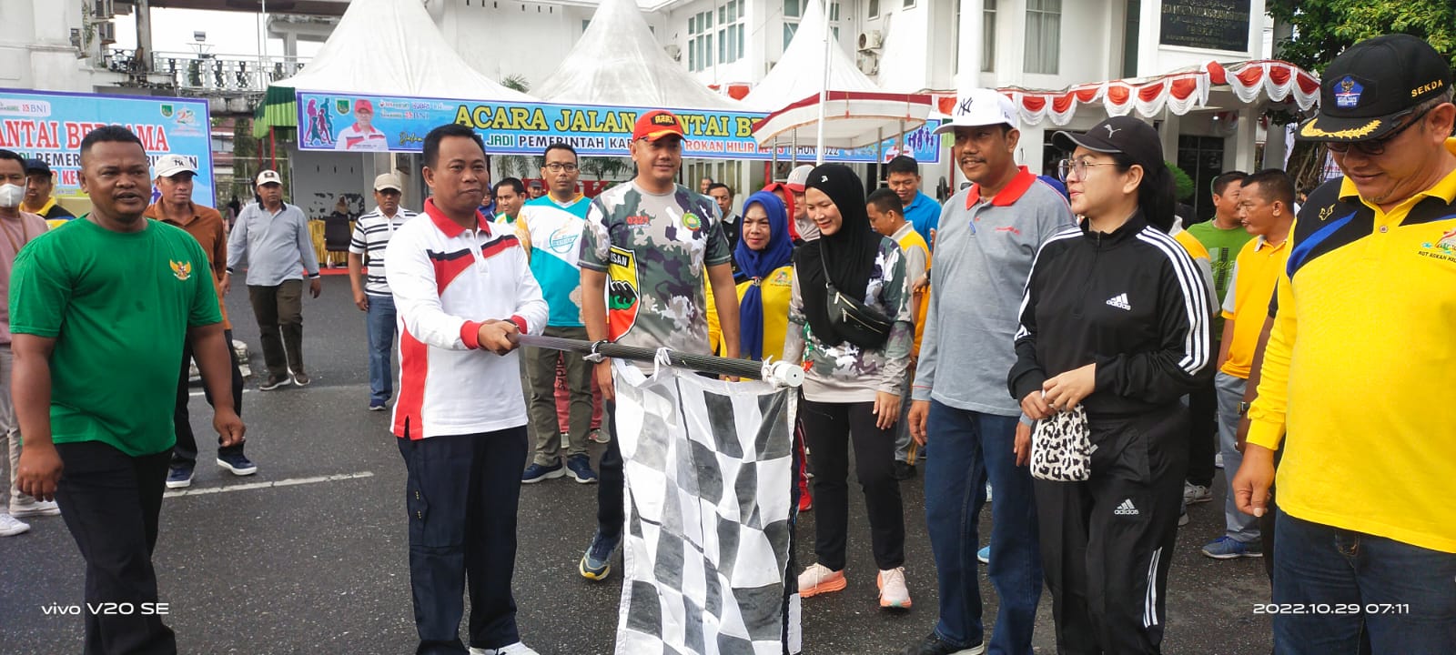 Dilepas Wabup, Jalan Santai Sempena HUT Rohil Ke - 23 Diikuti Ratusan Peserta