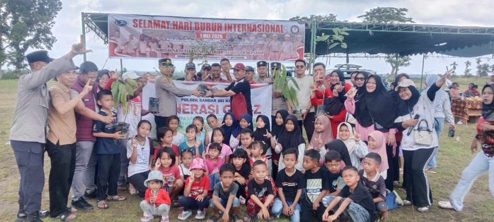 Polsek Bandar Sei Kijang Gelar Green Policing, Tanam Bibit Pohon di PT MPS Pelalawan