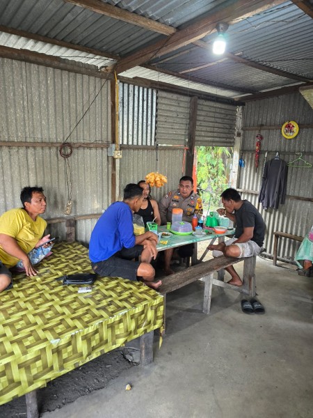 Bhabinkamtibmas Desa Kiab Jaya Gelar Silaturahmi Cooling System, Ajak Warga Jaga Kamtibmas dan Bijak Bermedsos