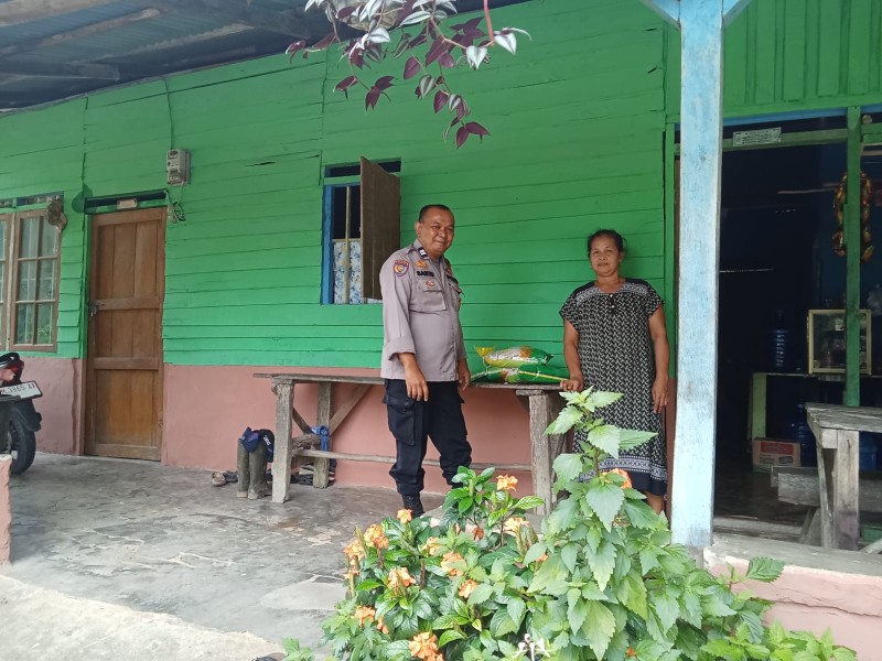 Bhabinkamtibmas Polsek Bandar Seikijang Lakukan Sambang dan Sosialisasi Karhutla kepada Warga Desa Simpang Beringin