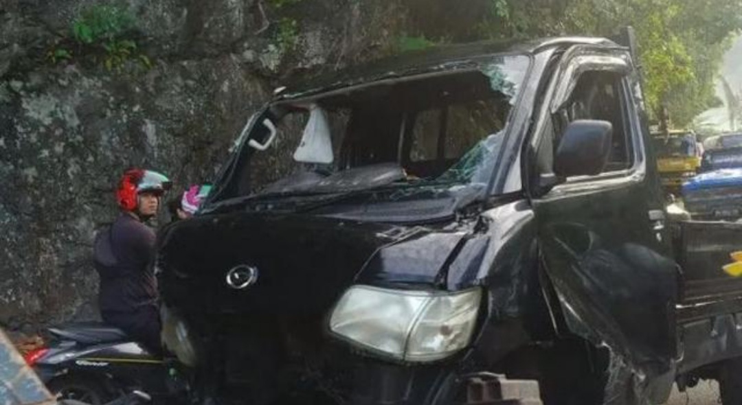 Mobil Pick Up Terjun ke Laut Usai Tabrakan di Padang, Sopir Luka-luka dan 3 Penumpang Hilang