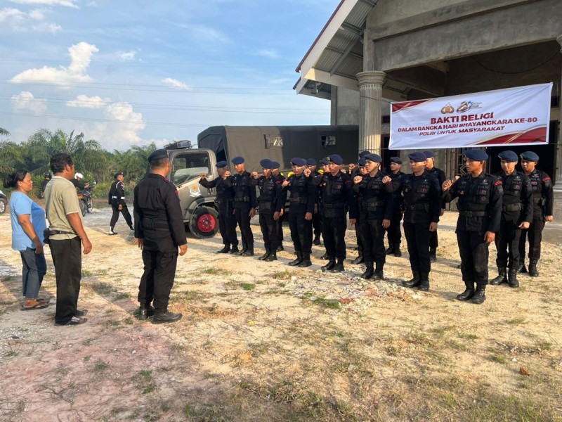 Sambut HUT Bhayangkara ke-80, Brimob Riau Gelar Bakti Religi di GPIN Anugrah Pekanbaru