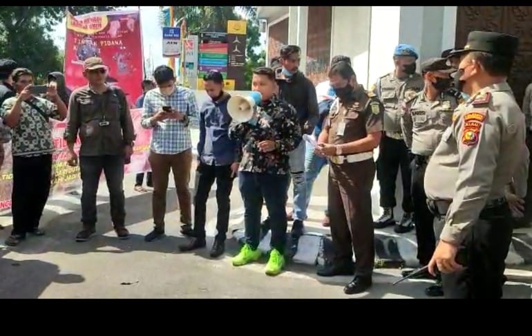 FPMPH Riau Greduk Kantor Kejati Riau, Meminta Periksa Mantan Bupati Inhu Dan Mantan Sekda Inhu