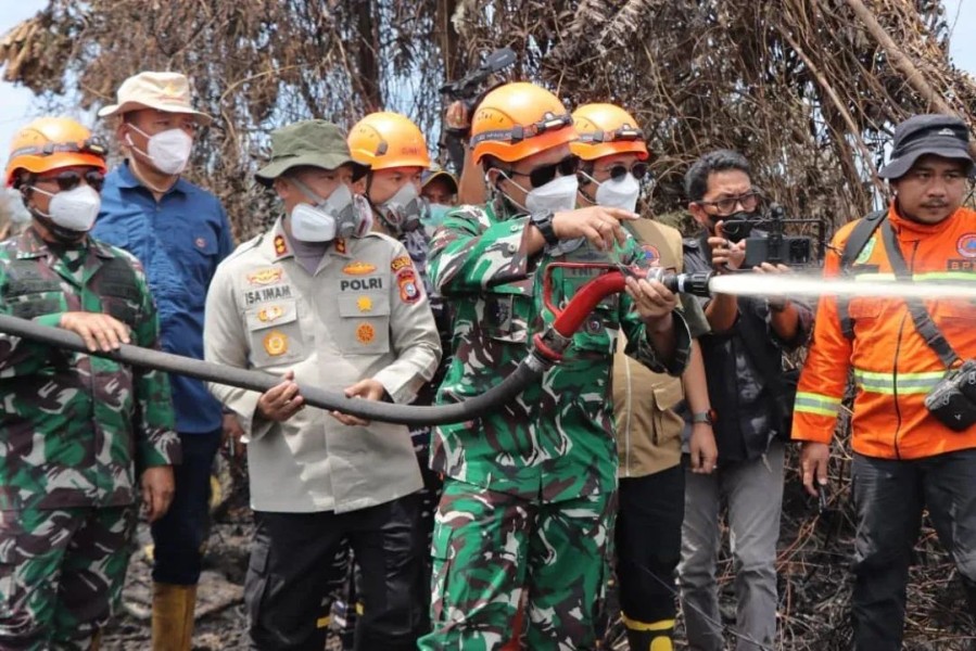 Presiden Atensi Karhutla, Pangdam I/BB Tinjau Langsung Penanganan Karhutla di Rohil