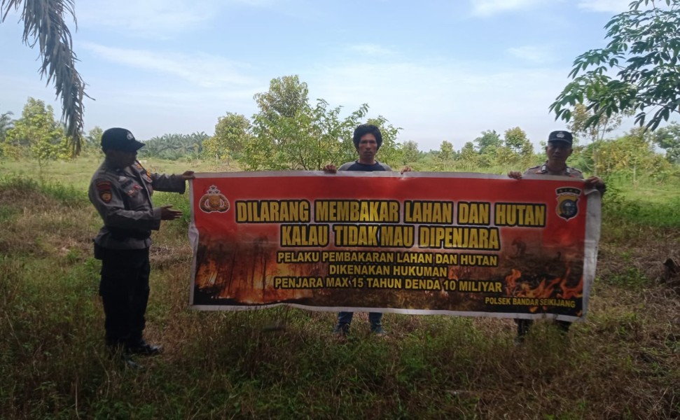 *Polsek Bandar Sei Kijang Laksanakan Patroli Karhutla dan Penyebaran Maklumat Kapolda Riau*