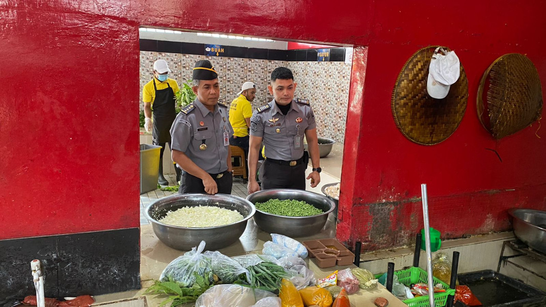 Selesai Pelaksanaan Apel Pagi, Plt Karutan Langsung Cek Kondisi Dapur Bedelau Rutan Pekanbaru