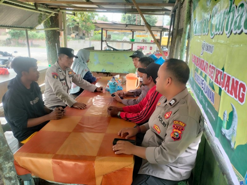 Polsek Bandar Sei Kijang Laksanakan Jum'at Curhat di Jalan Lintas Timur
