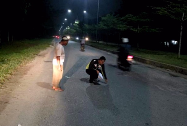 Jalan Rusak Membuat Honorer Terpental dan Tewas Seketika Setelah Terlindas Truk