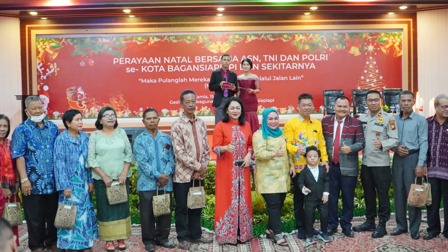 Bupati Rohil Hadiri Acara Perayaan Natal Bersama Perdana ASN, TNI, Polri Se - Kota Bagansiapiapi Dan Sekitarnya
